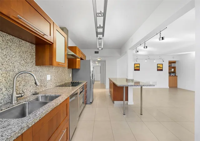 3rd image of 181 Crandon Blvd 301, Key Biscayne, FL 33149