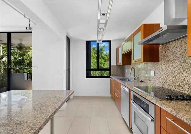 5th image of 181 Crandon Blvd 301, Key Biscayne, FL 33149