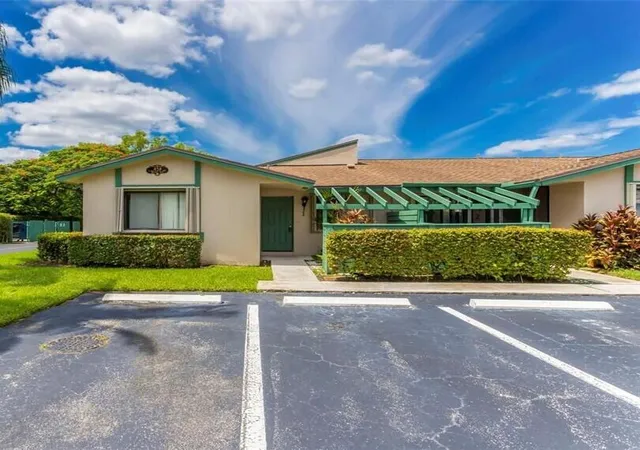 Photo 1 of Single family home for sale at 454 Lakeview Dr #1, Weston, FL 33326 | MLS# B26050208 | Listing updated on 2026-10-03