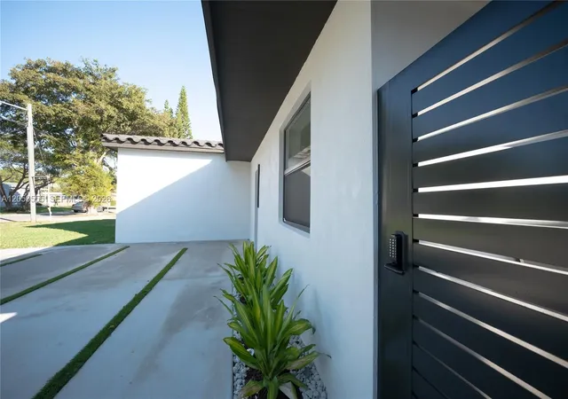 5th image of 15411 Ne 10Th Ave, North Miami Beach, FL 33162 | MLS# A12050555