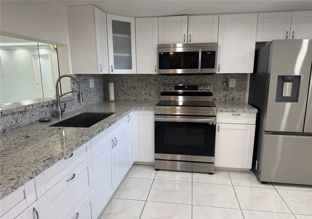 2nd image of 1101 Colony Point Cir #102, Pembroke Pines, FL 33026 | MLS# A12050572
