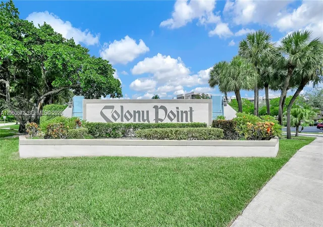 2nd image of 1101 Colony Pt Cir, Pembroke Pines, FL 33026