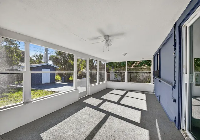 3rd image of 1006 S M St, Lake Worth Beach, FL 33460 | MLS# B26050293