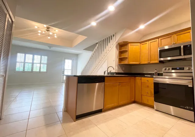 3rd image of 902 S Federal Hwy #6, Lake Worth Beach, FL 33460 | MLS# B26050294
