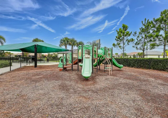 22nd image of 604 Se Monteiro Dr, Port St Lucie, FL 34984 | MLS# B26050315