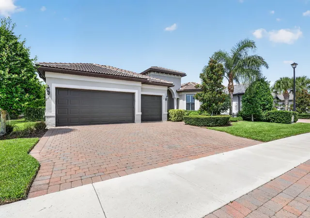2nd image of 604 Se Monteiro Dr, Port St Lucie, FL 34984 | MLS# B26050315