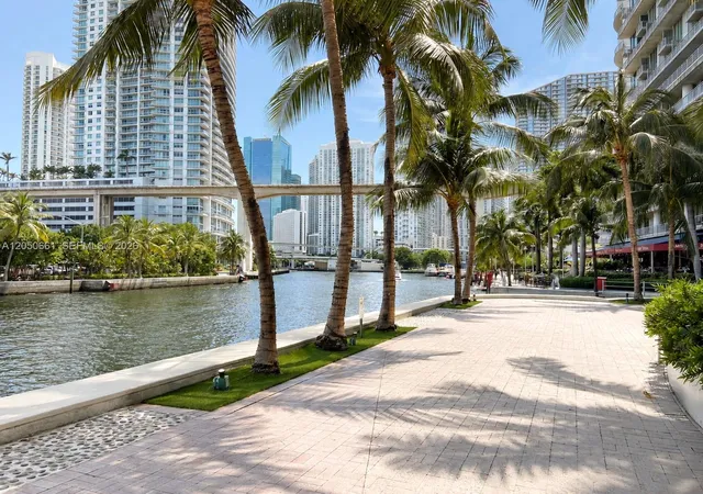 1st image of 185 Sw 7Th St #3704, Miami, FL 33130 | MLS# A12050661