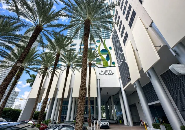 2nd image of 185 Sw 7Th St #3704, Miami, FL 33130 | MLS# A12050661