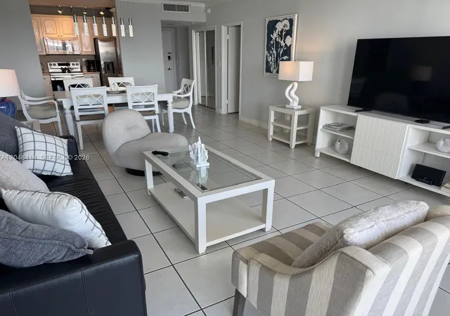 2nd image of 5601 Collins Ave #823, Miami Beach, FL 33140 | MLS# A12048414