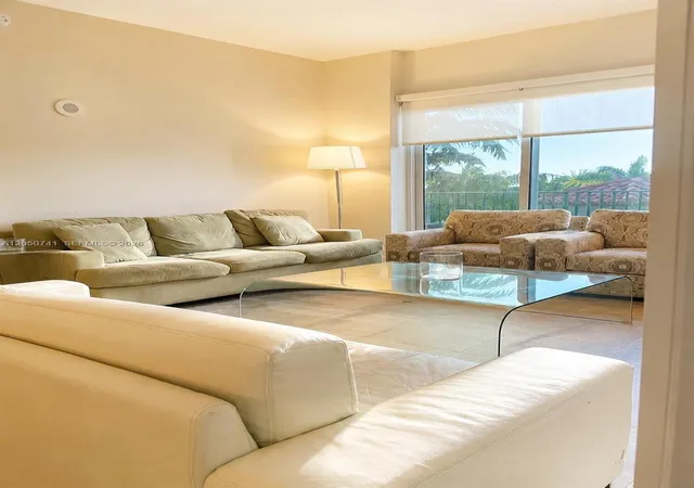 3rd image of 20000 E Country Club Dr #405, Miami, FL 33180 | MLS# A12050741