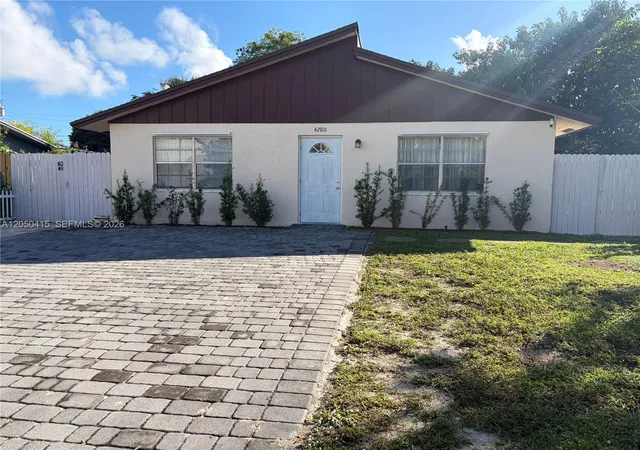 Homes for sale in Boca Raton, FL | 4280 N Dixie Hwy, Boca Raton, FL 33431 | MLS# A12050415