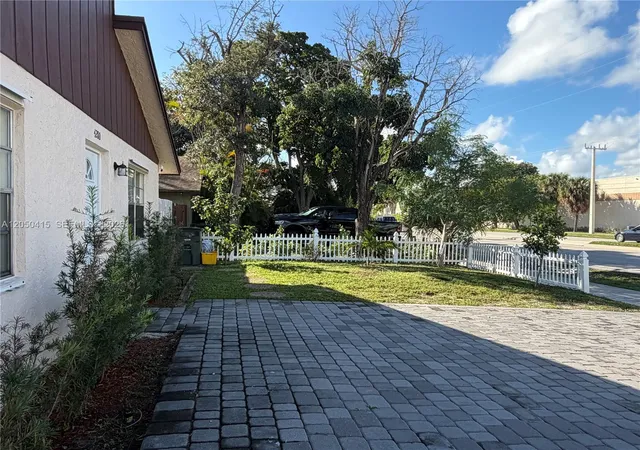Homes for sale in Boca Raton, FL | 4280 N Dixie Hwy, Boca Raton, FL 33431 | MLS# A12050415