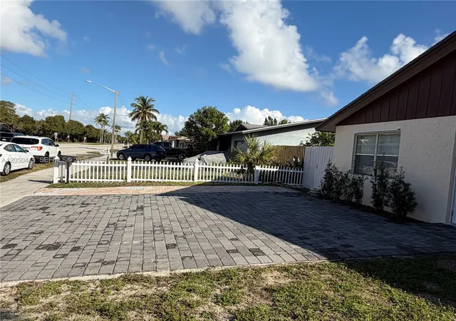 Homes for sale in Boca Raton, FL | 4280 N Dixie Hwy, Boca Raton, FL 33431 | MLS# A12050415