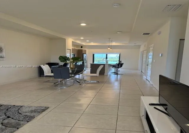 3rd image of 8031 Nw 104Th Ave, Doral, FL 33178
