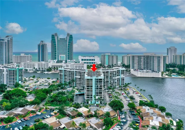 4th image of 200 E Leslie Dr #722, Hallandale Beach, FL 33009 | MLS# A12050490
