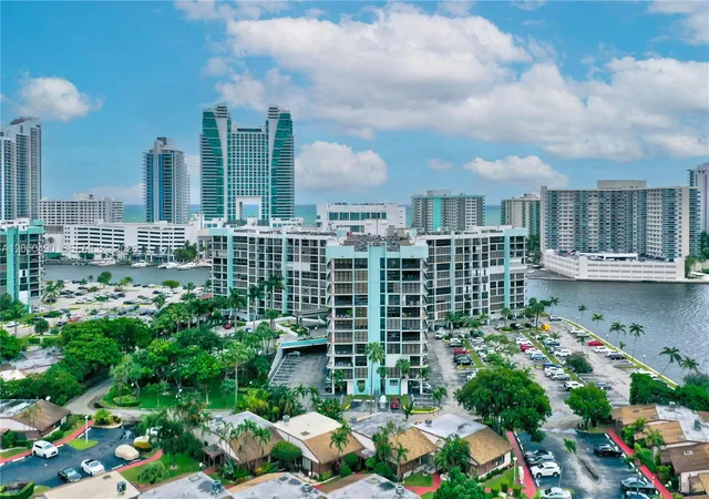 5th image of 200 E Leslie Dr #722, Hallandale Beach, FL 33009 | MLS# A12050490