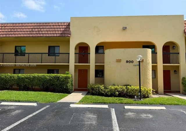 Homes for sale in Boca Raton, FL | 900 Sw 9th Street Cir #103, Boca Raton, FL 33486 | MLS# A12050550