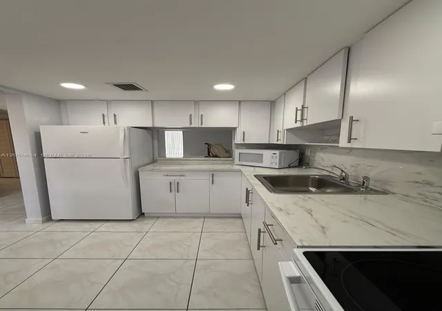 4th image of 1855 W 60Th St #346B, Hialeah, FL 33012 | MLS# A12050654