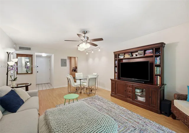 4th image of 1205 Mariposa Ave #403, Coral Gables, FL 33146 | MLS# A12050806