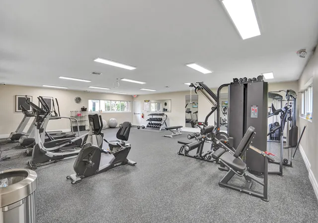 2nd image of 801 S Federal Hwy, Pompano Beach, FL 33062