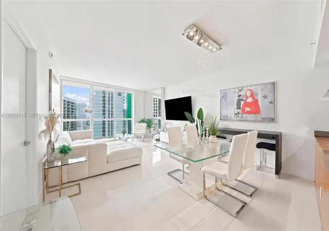2nd image of 485 Brickell Ave #3707, Miami, FL 33131 | MLS# A12039315