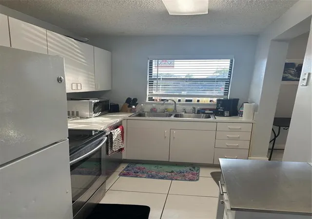 3rd image of 4121 Ne 21St Ter #3, Lighthouse Point, FL 33064 | MLS# B26050588