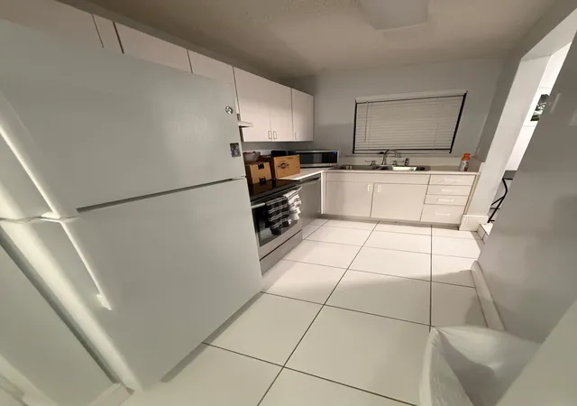 4th image of 4121 Ne 21St Ter #3, Lighthouse Point, FL 33064 | MLS# B26050588