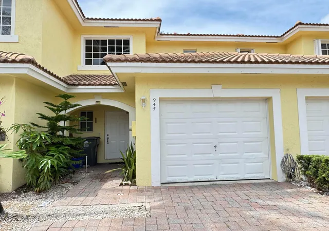 Photo 2 of Townhouse for sale at 945 Imperial Lake Rd, West Palm Beach, FL 33413 | MLS# B26050591 | Listing updated on 2026-09-23