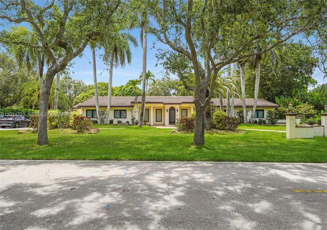 3rd image of 6255 Sw 120Th St, Pinecrest, FL 33156 | MLS# A12044722