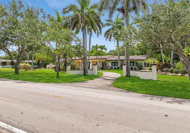 4th image of 6255 Sw 120Th St, Pinecrest, FL 33156 | MLS# A12044722