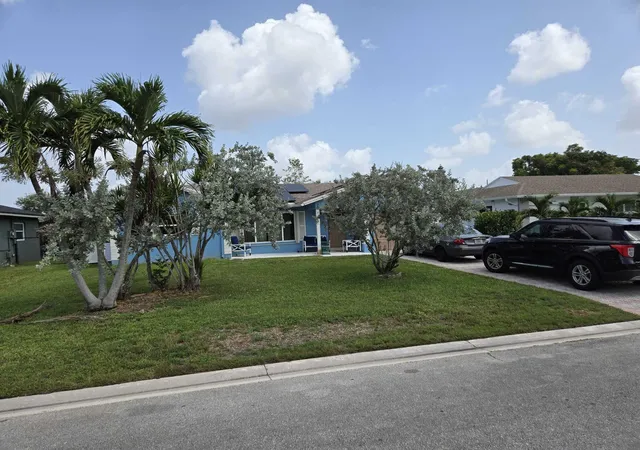 Photo 3 of Single family home for sale at 8111 Nw 100th Terrace, Tamarac, FL 33321 | MLS# B26050631 | Listing updated on 2026-09-23