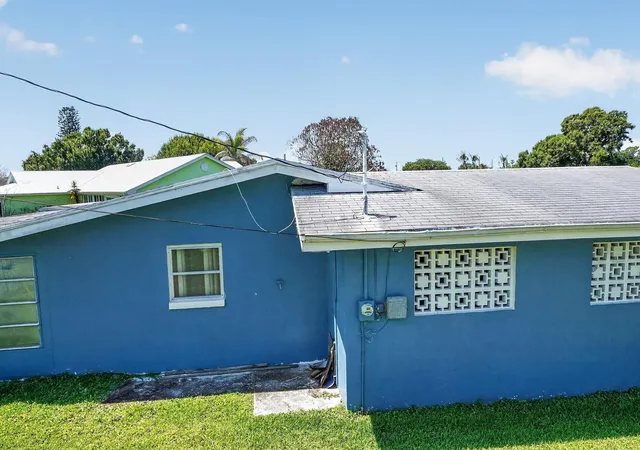 Homes for sale in Port Saint Lucie, FL | 113 W Arbor Ave, Port Saint Lucie, FL 34952 | MLS# B26050634