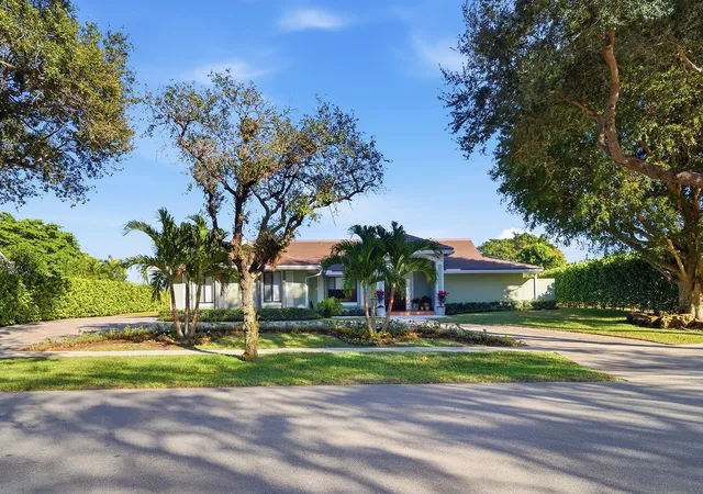 Photo 3 of Single family home for sale at 2308 Embassy Dr, West Palm Beach, FL 33401 | MLS# B26050643 | Listing updated on 2026-09-26