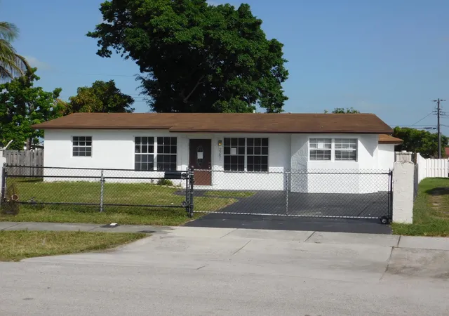 3rd image of 2251 Nw 29Th Ter, Fort Lauderdale, FL 33311 | MLS# B26050694