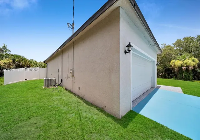 5th image of 1109 N Hilton Cir, Labelle, FL 33935 | MLS# A12050597