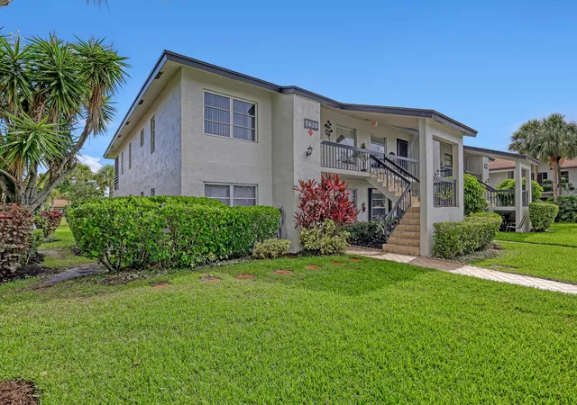 Homes for sale in Delray Beach, FL | 5620 Spindle Palm Ct #E, Delray Beach, FL 33484 | MLS# B26050802