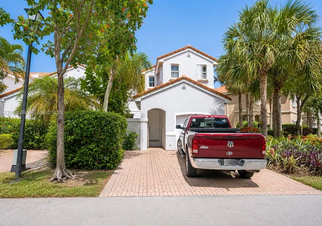 2nd image of 1115 Weeping Willow Wy, Hollywood, FL 33019 | MLS# A12051039