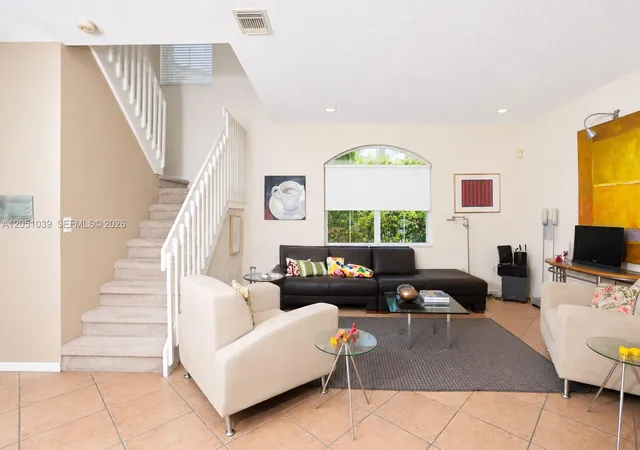 4th image of 1115 Weeping Willow Wy, Hollywood, FL 33019 | MLS# A12051039
