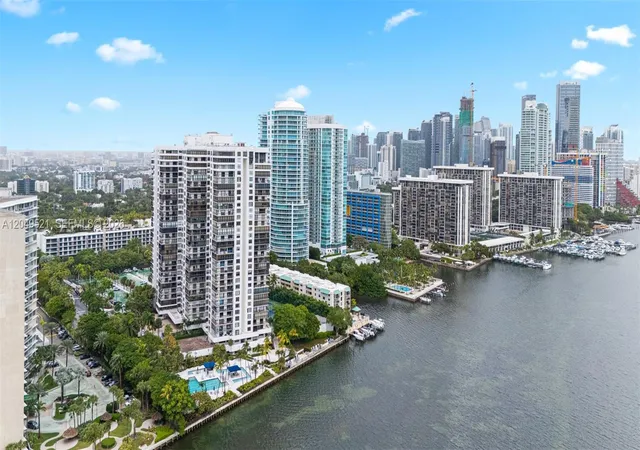 3rd image of 2333 Brickell Ave #1909, Miami, FL 33129 | MLS# A12049521