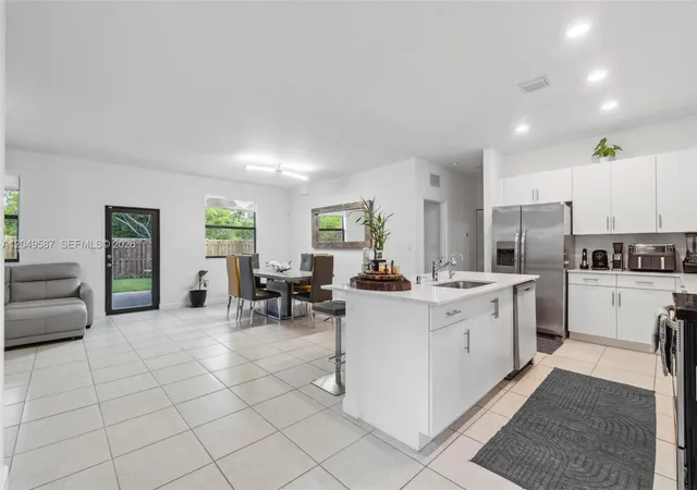 4th image of 24242 Sw 119Th Pl, Homestead, FL 33032 | MLS# A12049587