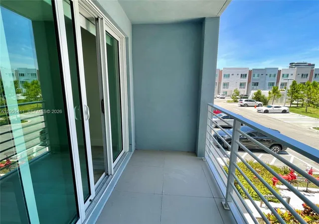 2nd image of 2535 Ne 193Rd St, Miami, FL 33180
