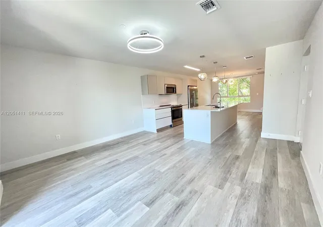 2nd image of 2535 Ne 193rd St #3212, Miami, FL 33180 | MLS# A12051411