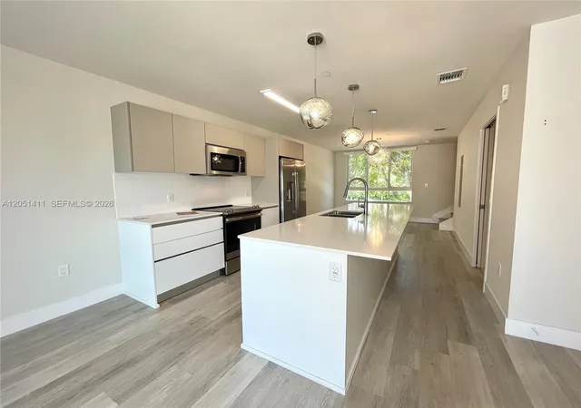 3rd image of 2535 Ne 193Rd St #3212, Miami, FL 33180 | MLS# A12051411