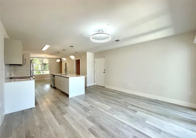 4th image of 2535 Ne 193Rd St #3212, Miami, FL 33180 | MLS# A12051411