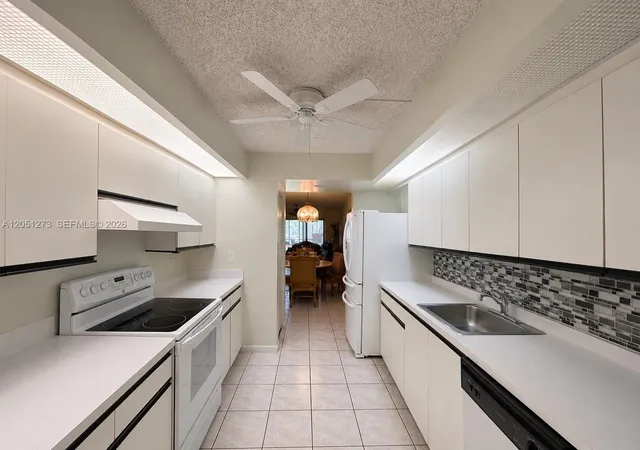 4th image of 12950 Sw 4Th Ct, Pembroke Pines, FL 33027