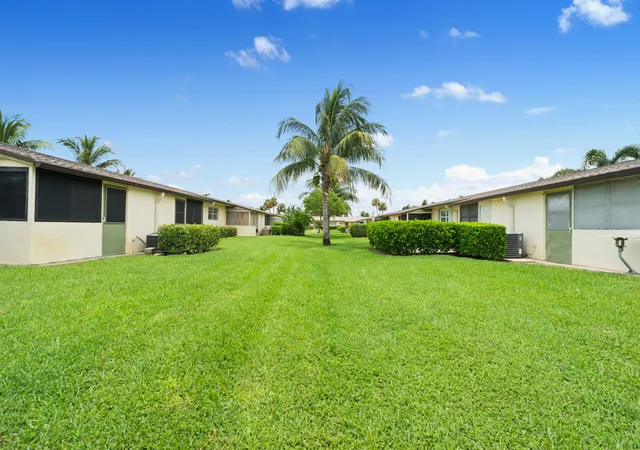17th image of 2915 Crosley Dr W #G, West Palm Beach, FL 33415 | MLS# B26051039