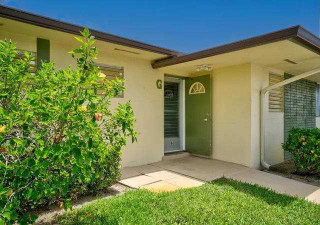 2nd image of 2915 Crosley Dr W #G, West Palm Beach, FL 33415 | MLS# B26051039