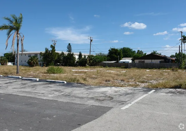 1st image of 1122 S J St, Lake Worth Beach, FL 33460 | MLS# B26051044