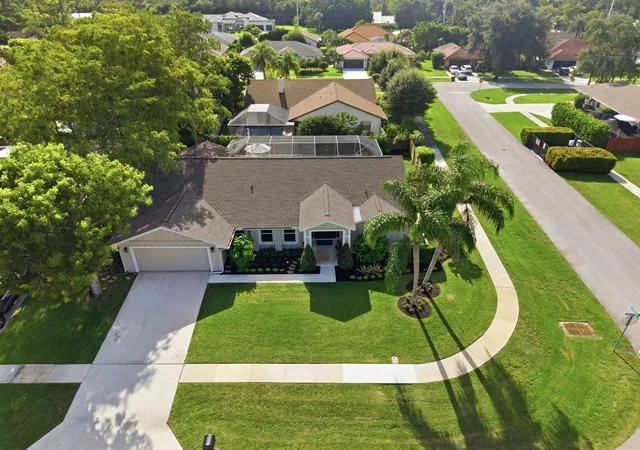 Photo 3 of Sale Pending at 805 Daffodil Dr, Wellington, FL 33414 | MLS# B26051048 | Listing updated on 2026-09-12