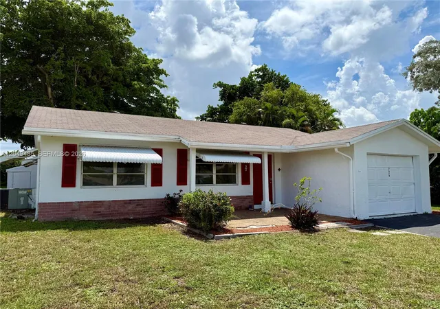 Homes for sale in Tamarac, FL | 7008 Nw 89th Ave, Tamarac, FL 33321 | MLS# A12049485